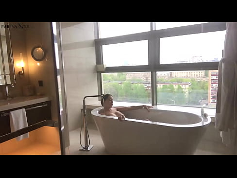 ❤️ Сјајна беба Страствено дрка своју мацу у купатилу ❤ Порно видео код нас