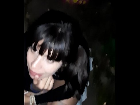 ❤️ На улици натечен пенис у замену за слаткише ❤ Порно видео код нас